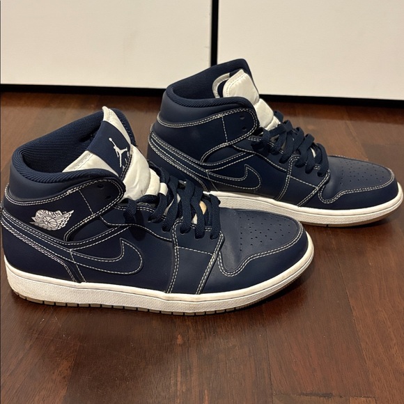 Air Jordan 1 mid re2spect - Picture 2 of 4